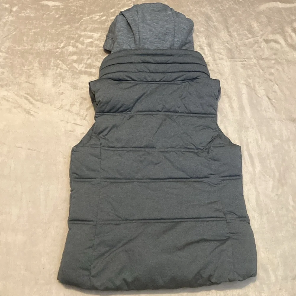 Athleta Seeker Vest Puffer Hooded Gray - Picture 4 of 4